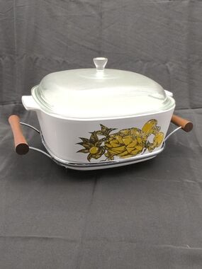 Vintage Corning Ware Nature’s Bounty 4 QT Casserole P-84-B Set with Cradle